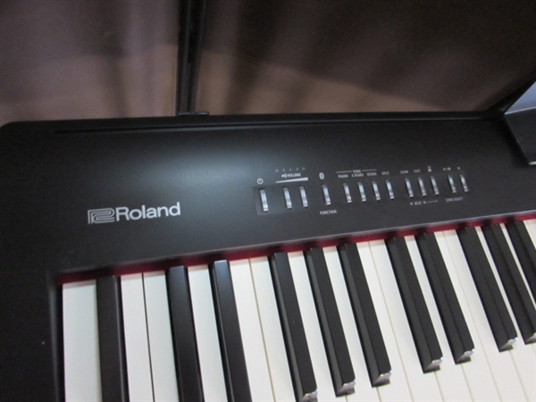 ROLAND FP-30 DIGITAL PIANO W/BENCH & STAND