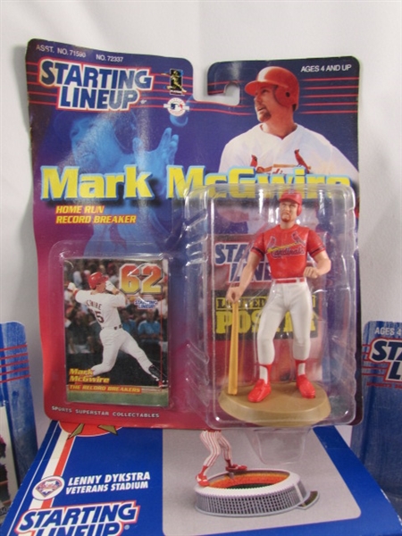 BASEBALL FIGURES & BOBBLE HEADS - NEW