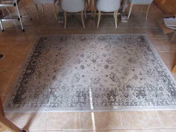 5' X 7' AREA RUG - LIKE NEW