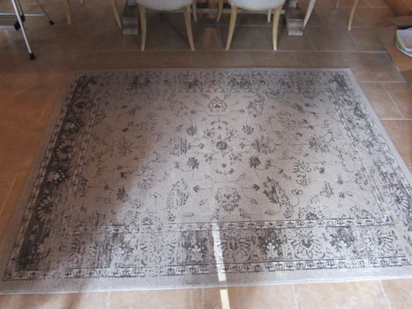 5' X 7' AREA RUG - LIKE NEW