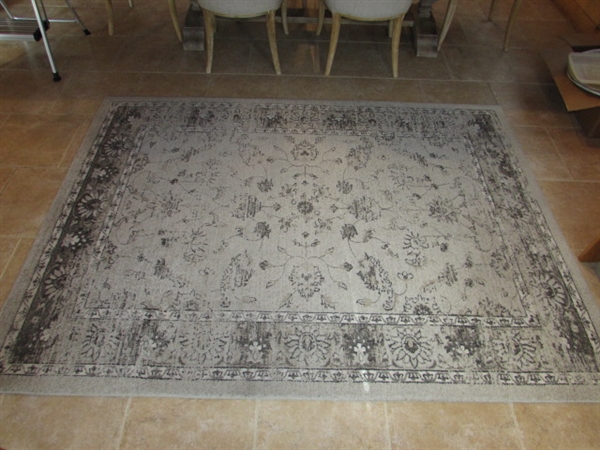 5' X 7' AREA RUG - LIKE NEW