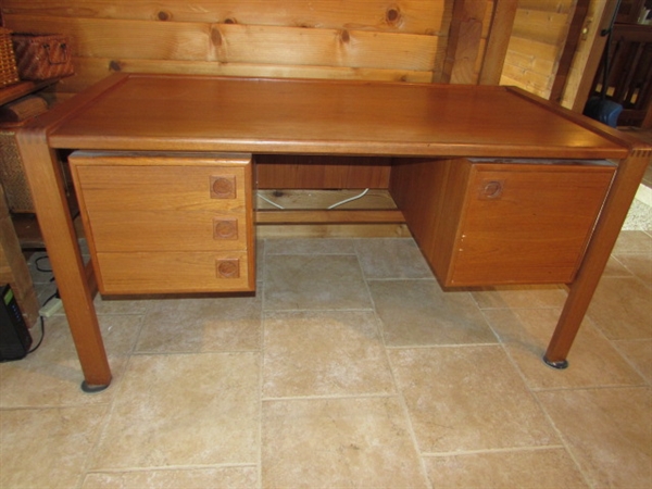 TEAK OFFICE DESK W/DOVETAILED DRAWERS & OFFICE CHAIR