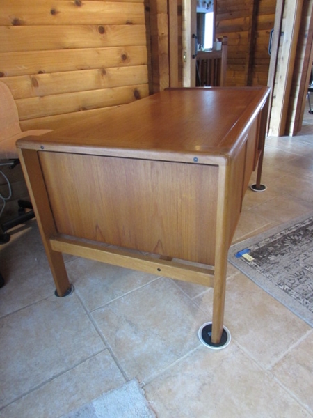 TEAK OFFICE DESK W/DOVETAILED DRAWERS & OFFICE CHAIR