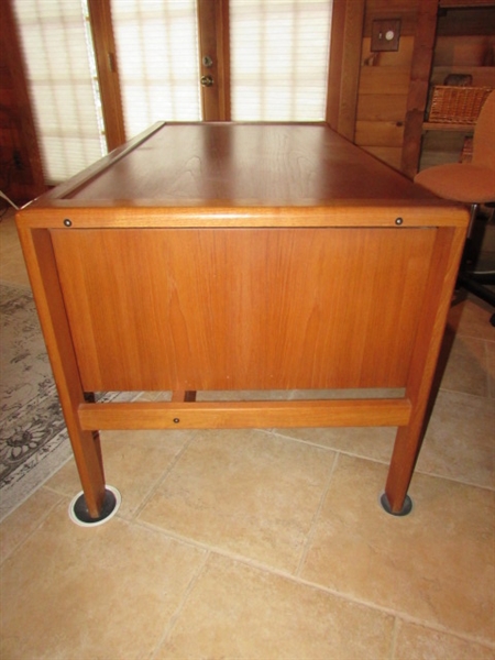 TEAK OFFICE DESK W/DOVETAILED DRAWERS & OFFICE CHAIR