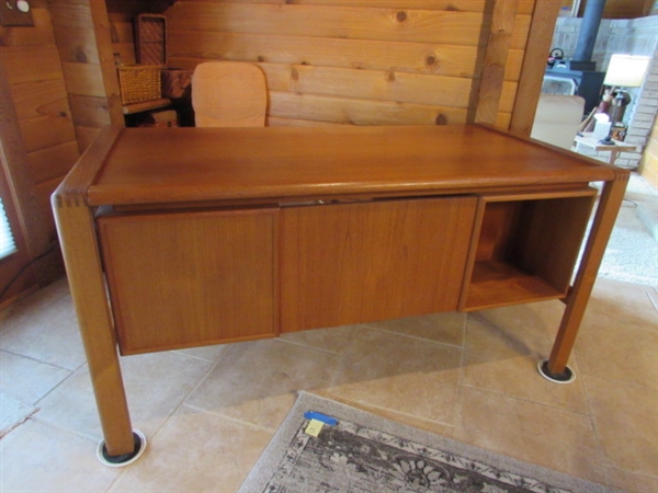 TEAK OFFICE DESK W/DOVETAILED DRAWERS & OFFICE CHAIR