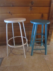 2 BAR STOOLS