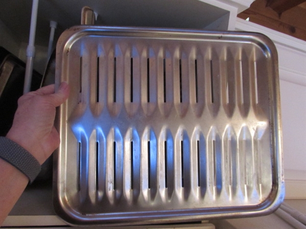 METAL BAKEWARE, MUFFIN TINS & MORE