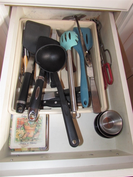 3 DRAWERS OF KITCHEN UTENSILS