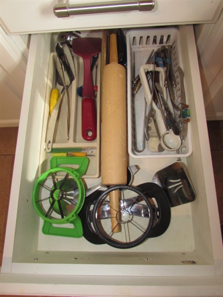 3 DRAWERS OF KITCHEN UTENSILS