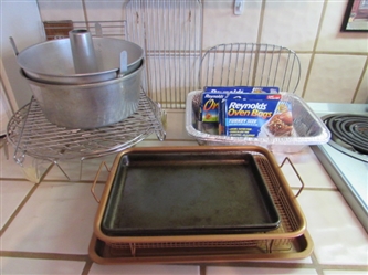 COOLING RACKS, BUNDT CAKE PANS & MORE