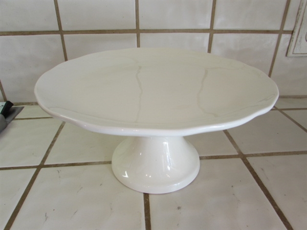 WHITE 'STARBUCKS & POTLUCK CAKE STANDS