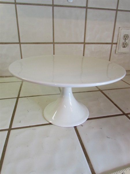 WHITE 'STARBUCKS & POTLUCK CAKE STANDS