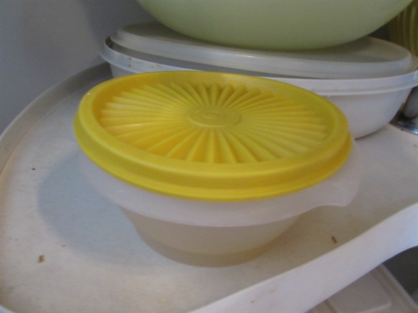 TUPPERWARE & RUBBERMAID STORAGE & MELAMINE MIXING BOWLS