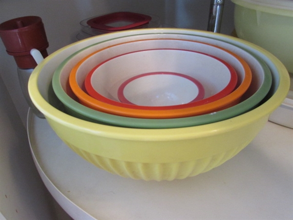 TUPPERWARE & RUBBERMAID STORAGE & MELAMINE MIXING BOWLS