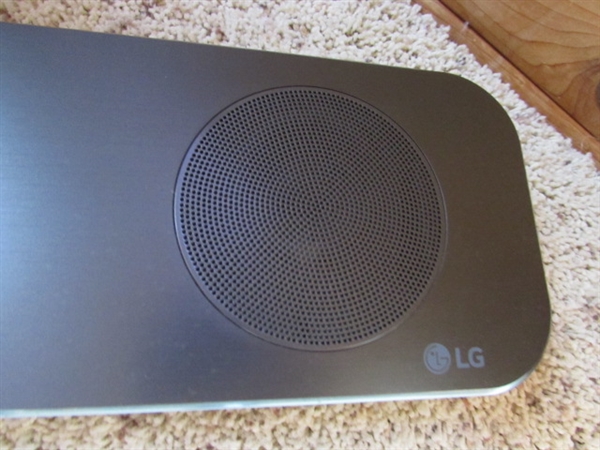 LG SOUNDBAR & SUBWOOFER