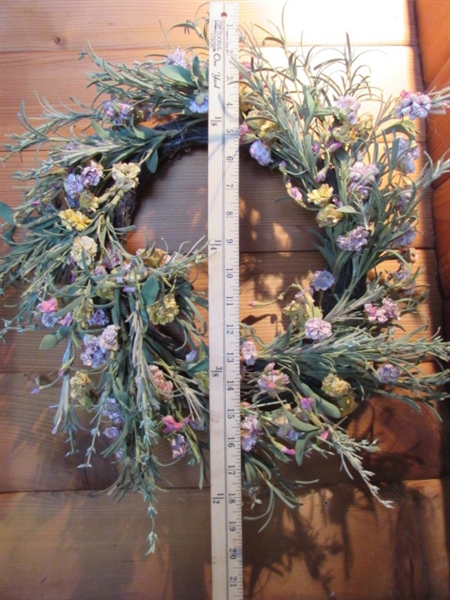 PICKET FENCE PIECES & WREATH