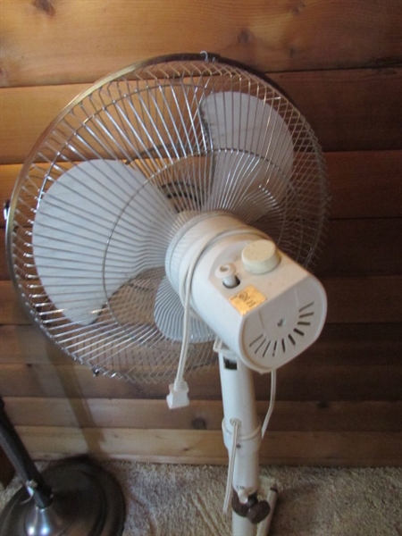 2 FLOOR FANS