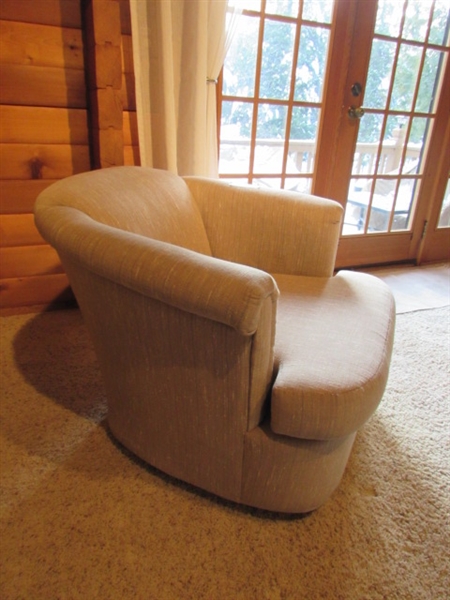 SWIVEL EASY CHAIR W/DECORATIVE PILLOW