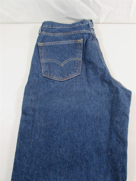 MEN'S DICKIES & LEVIS JEANS SIZE 32X32