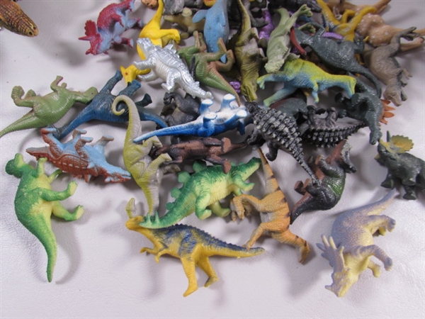 DINOSAUR TOYS & FIGURINES