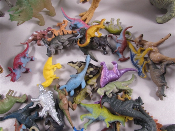 DINOSAUR TOYS & FIGURINES