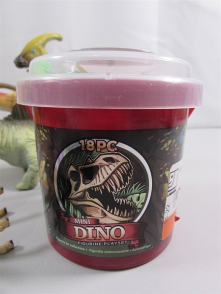 DINOSAUR TOYS & FIGURINES