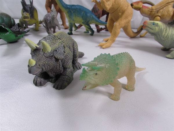 DINOSAUR TOYS & FIGURINES