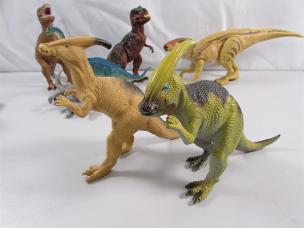 DINOSAUR TOYS & FIGURINES