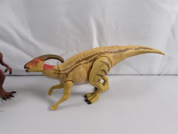 DINOSAUR TOYS & FIGURINES