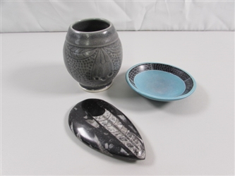 SIGNED POTTERY VASE, TRINKET DISH & ORTHOCERAS FOSSIL