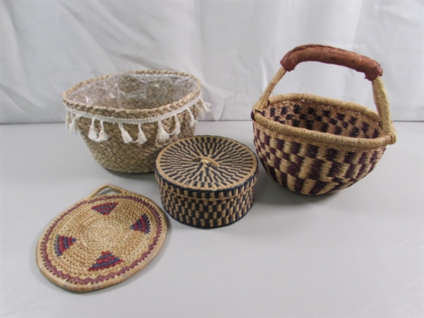 WOVEN BASKETS & TRIVET