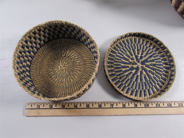 WOVEN BASKETS & TRIVET