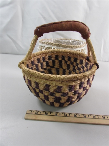 WOVEN BASKETS & TRIVET