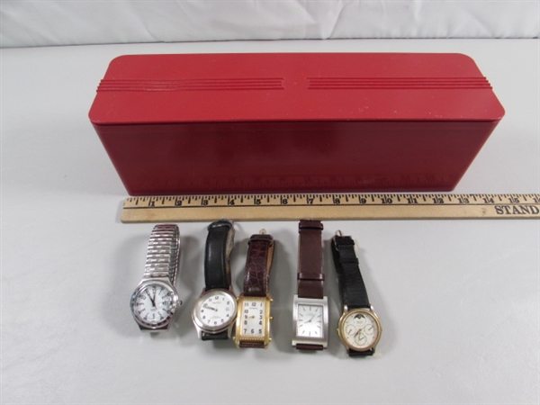 MEN'S UNTESTED WRIST WATCHES IN A VTG PLASTIC STORAGE BOX