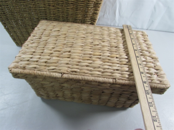 PAIR OF WIRE FRAMES WOVEN STORAGE BINS/BASKETS