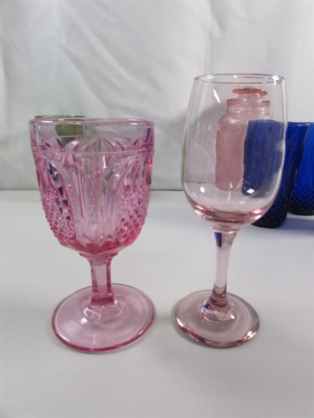 MIXED LOT OF COLORED GLASSWARE