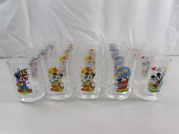 SQUARE DISNEY WORLD DRINKING GLASSES