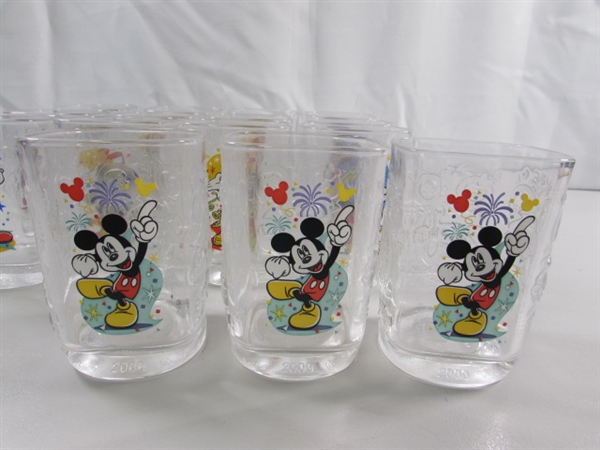 SQUARE DISNEY WORLD DRINKING GLASSES