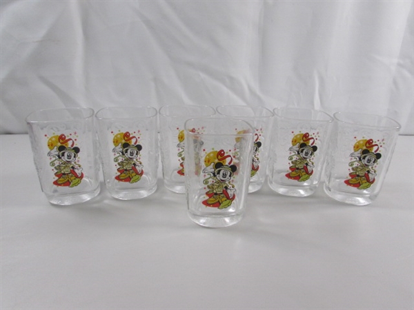 SQUARE DISNEY WORLD DRINKING GLASSES