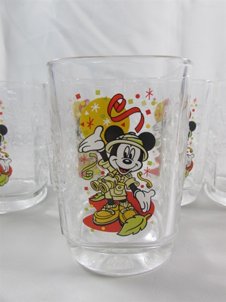 SQUARE DISNEY WORLD DRINKING GLASSES