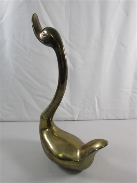 VINTAGE BRASS SWAN SCULPTURE