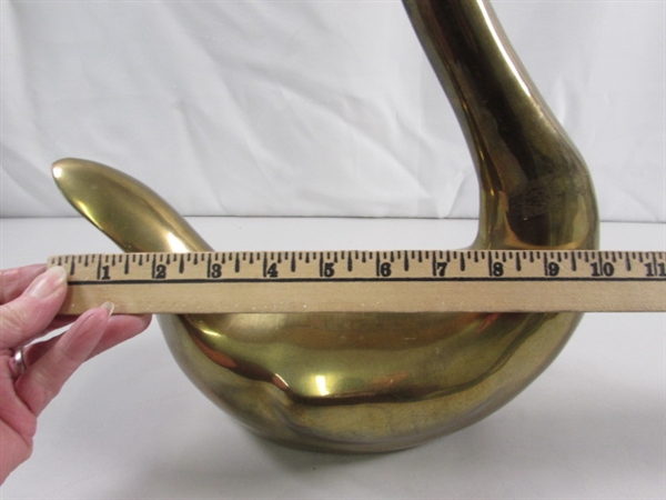 VINTAGE BRASS SWAN SCULPTURE