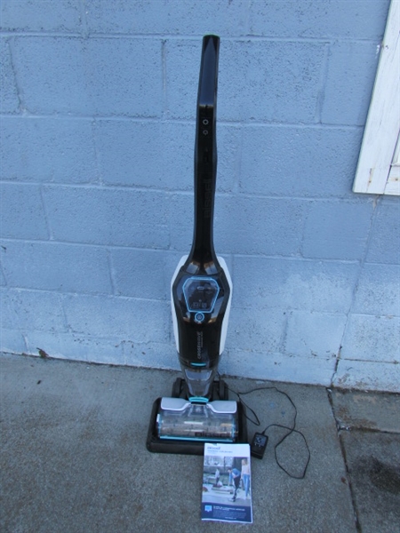 BISSELL CROSSWAVE CORDLESS MAX VACUUM - WORKS GREAT