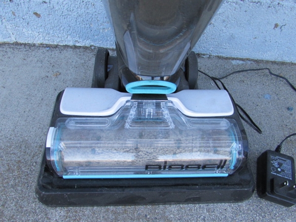 BISSELL CROSSWAVE CORDLESS MAX VACUUM - WORKS GREAT