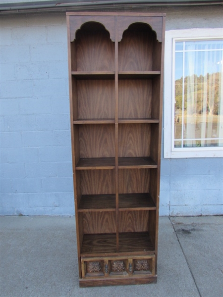 VINTAGE 1970'S 5-SHELF BOOKCASE WITH DRAWER