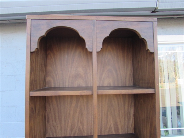 VINTAGE 1970'S 5-SHELF BOOKCASE WITH DRAWER