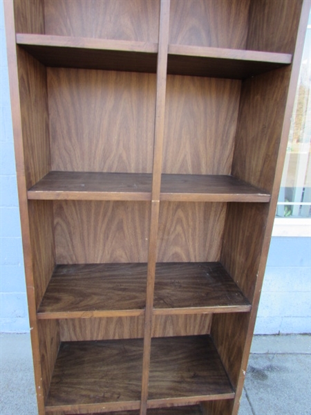 VINTAGE 1970'S 5-SHELF BOOKCASE WITH DRAWER