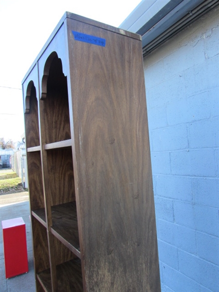 VINTAGE 1970'S 5-SHELF BOOKCASE WITH DRAWER