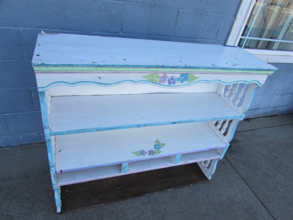 VINTAGE SHABBY-CHIC SHELF UNIT