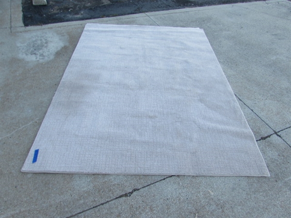 5' X 7' BEIGE AREA RUG W/NON-SLIP PADDING